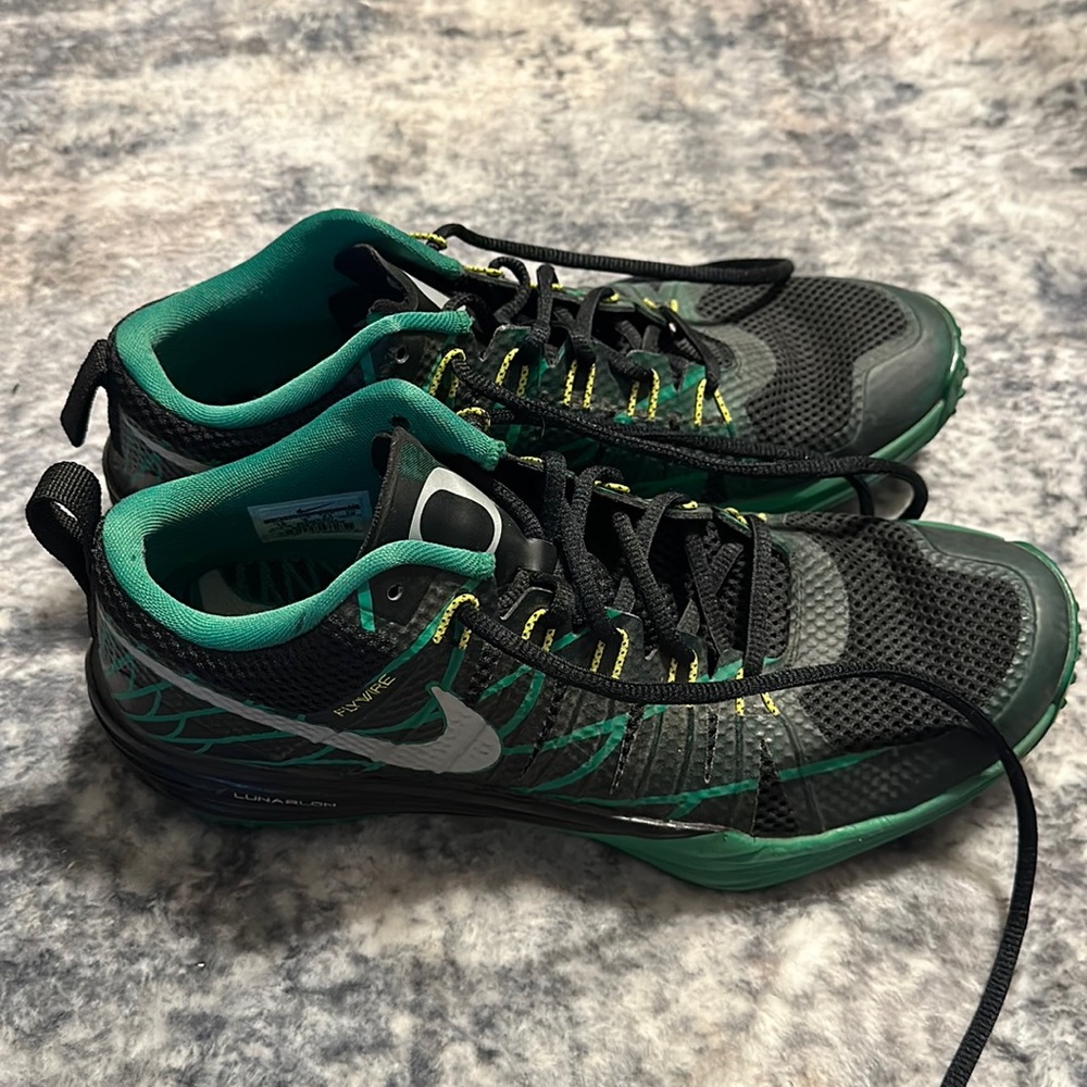Men’s size 10 Nike Oregon duck trainers